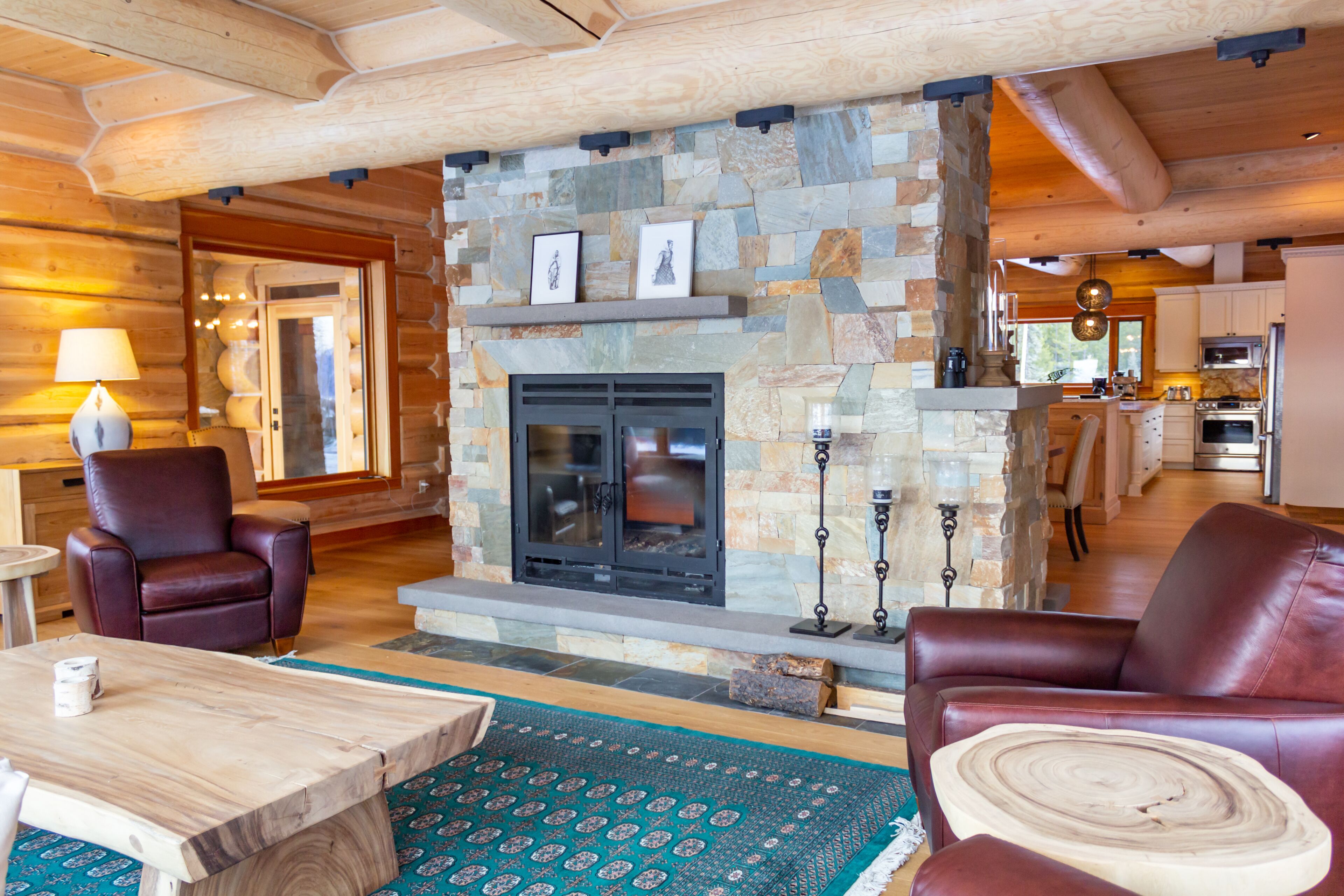 Televisión y chimenea 