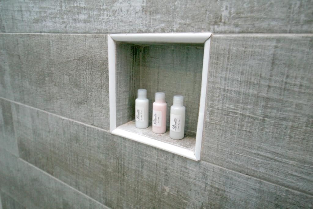 standard room | bathroom | combined shower/bathtub, rainfall showerhead, hair dryer, towels