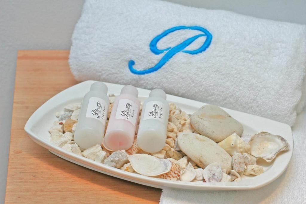 standard room | bathroom | combined shower/bathtub, rainfall showerhead, hair dryer, towels