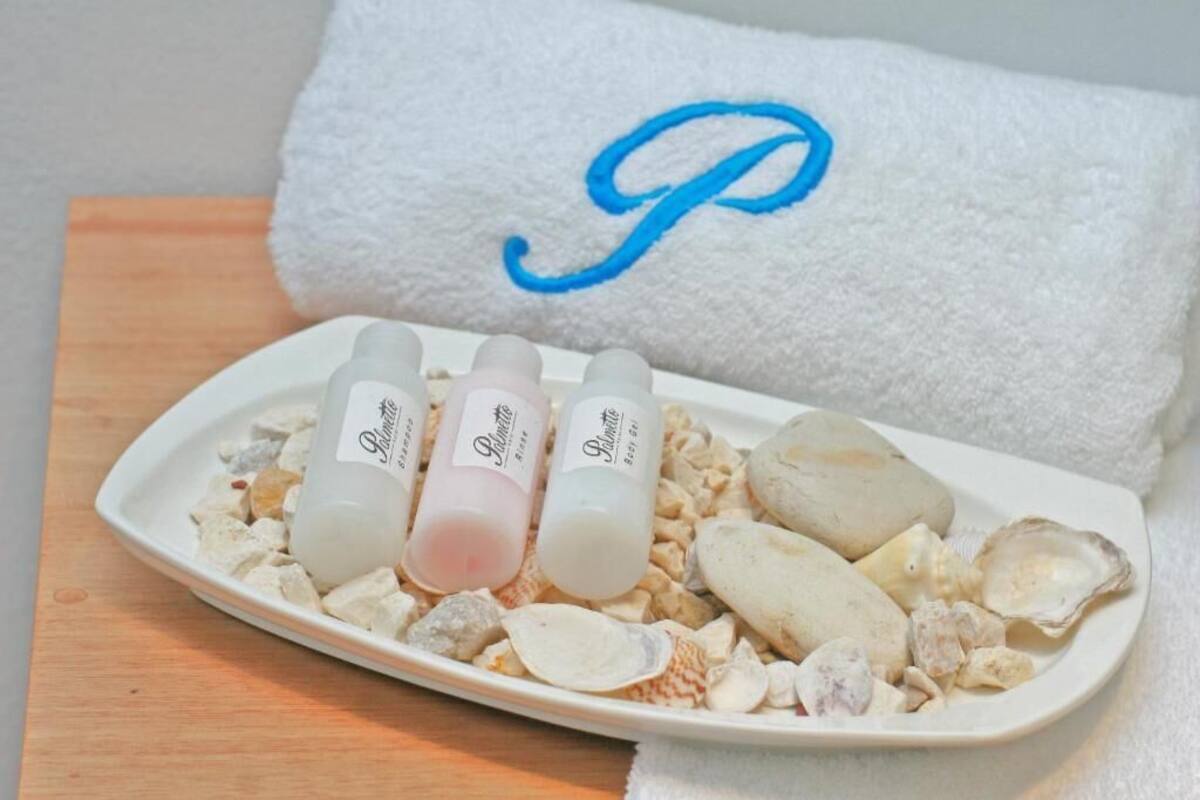 standard room | bathroom | combined shower/bathtub, rainfall showerhead, hair dryer, towels