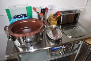 雪櫃、微波爐、焗爐、爐具