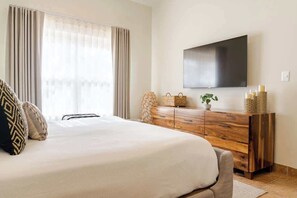 3 habitaciones, tabla de planchar con plancha y cuna de viaje 