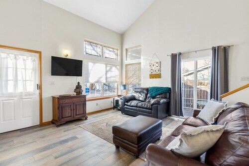 2nd St Downtown Getaway • Dog Friendly