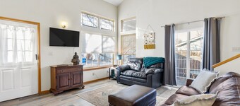 2nd St Downtown Getaway • Dog Friendly