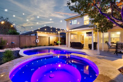 Heated Pool~HotTub~HUGE Game Room~Splash Pad~4BR~Alamo City Oasis