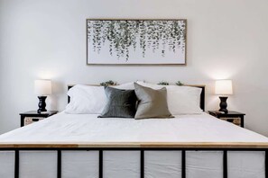 4 camere, una scrivania, ferro/asse da stiro, Wi-Fi gratuito