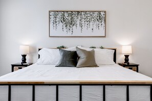 4 bedrooms, desk, iron/ironing board, free WiFi