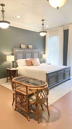 1 bedroom, iron/ironing board, travel cot, free WiFi - Archer Suite- Remedies Inn historic downtown (Sweetwater)