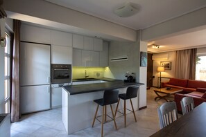 Exclusive-Apartment | Eigene Küche | Großer Kühlschrank, Mikrowelle, Ofen, Herdplatte