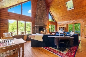 Smart TV y chimenea