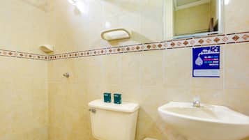 Superior Double Room | Bathroom | Shower, free toiletries, towels, soap