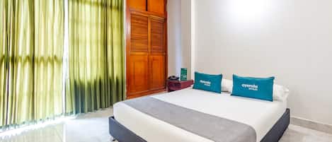 Hypo-allergenic bedding, free WiFi, bed sheets