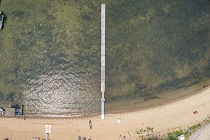 Una playa cerca, toallas de playa