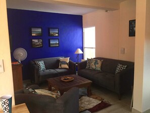 Téléviseur connecté, lecteur de DVD, chaîne audio