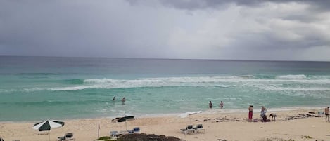 Sulla spiaggia, teli da spiaggia