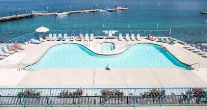 Lake Chelan Waterfront Resort Home- Pool, Boat -STR-0290