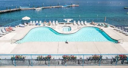 Lake Chelan Waterfront Resort Home- Pool, Boat