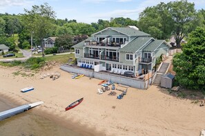 Exterior - The Westside - Hot tub, Private Beach & Dock. Pet-friendly! (Colchester)