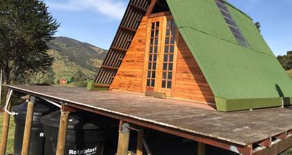 Cozy TinyChalet with Tominé Reservoir View