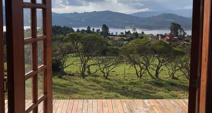 Cozy TinyChalet with Tominé Reservoir View