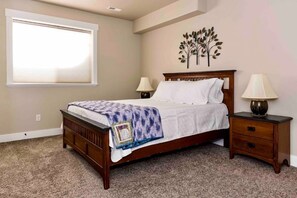 2 Schlafzimmer, Betten mit Memory-Foam-Matratzen, Bügeleisen/Bügelbrett