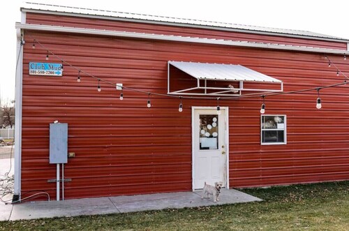 Montague Manor" W&D, Hot Tub, Queen Beds, Sleeps6