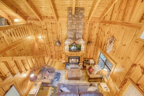 Smart TV, fireplace, DVD player, books