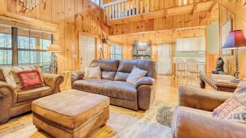 Smart TV, fireplace, DVD player, books