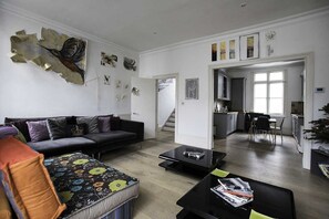Living area - Comfort for 4 guests in Liverpool (Kensington)