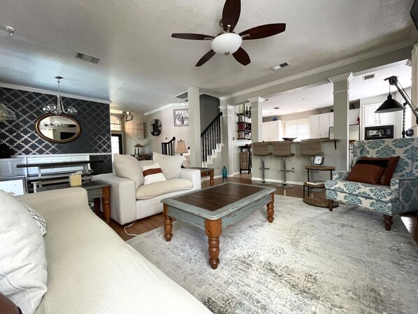 Smart TV, fireplace