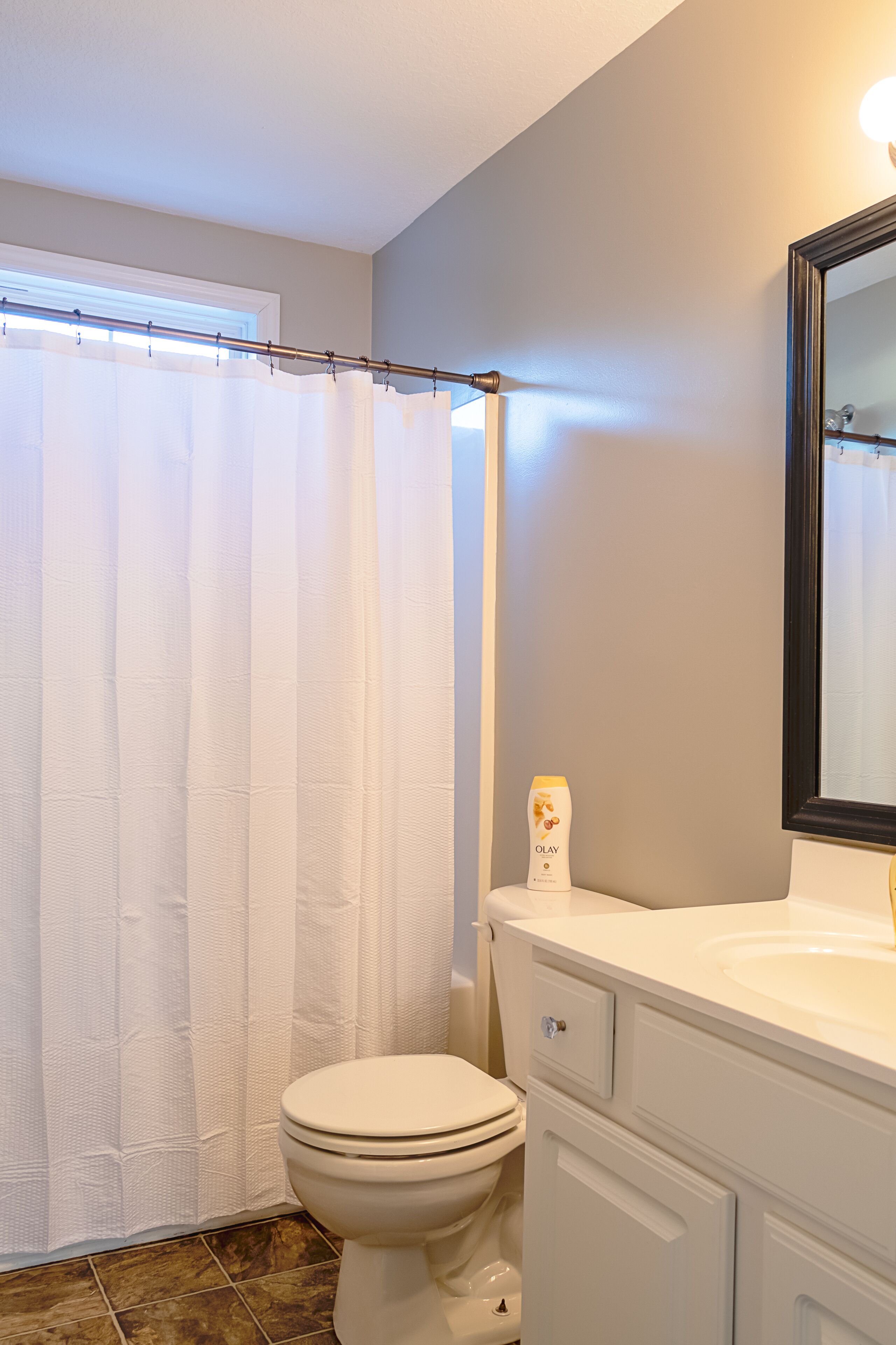 Combined shower/bathtub, hair dryer, towels, soap