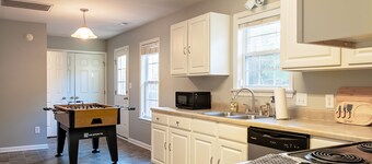 FAMILY FUN HOUSE MINUTES FROM BASE GATES