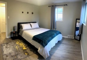 2 slaapkamers, een strijkplank/strijkijzer, gratis wifi, beddengoed