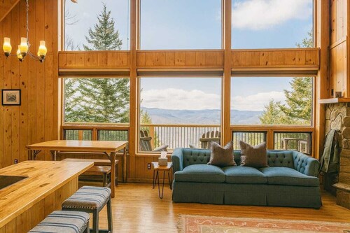 The Cedar Chalet @ 59 Westridge