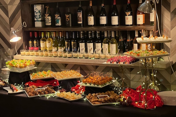 Petit déjeuner, déjeuner et dîner servis sur place