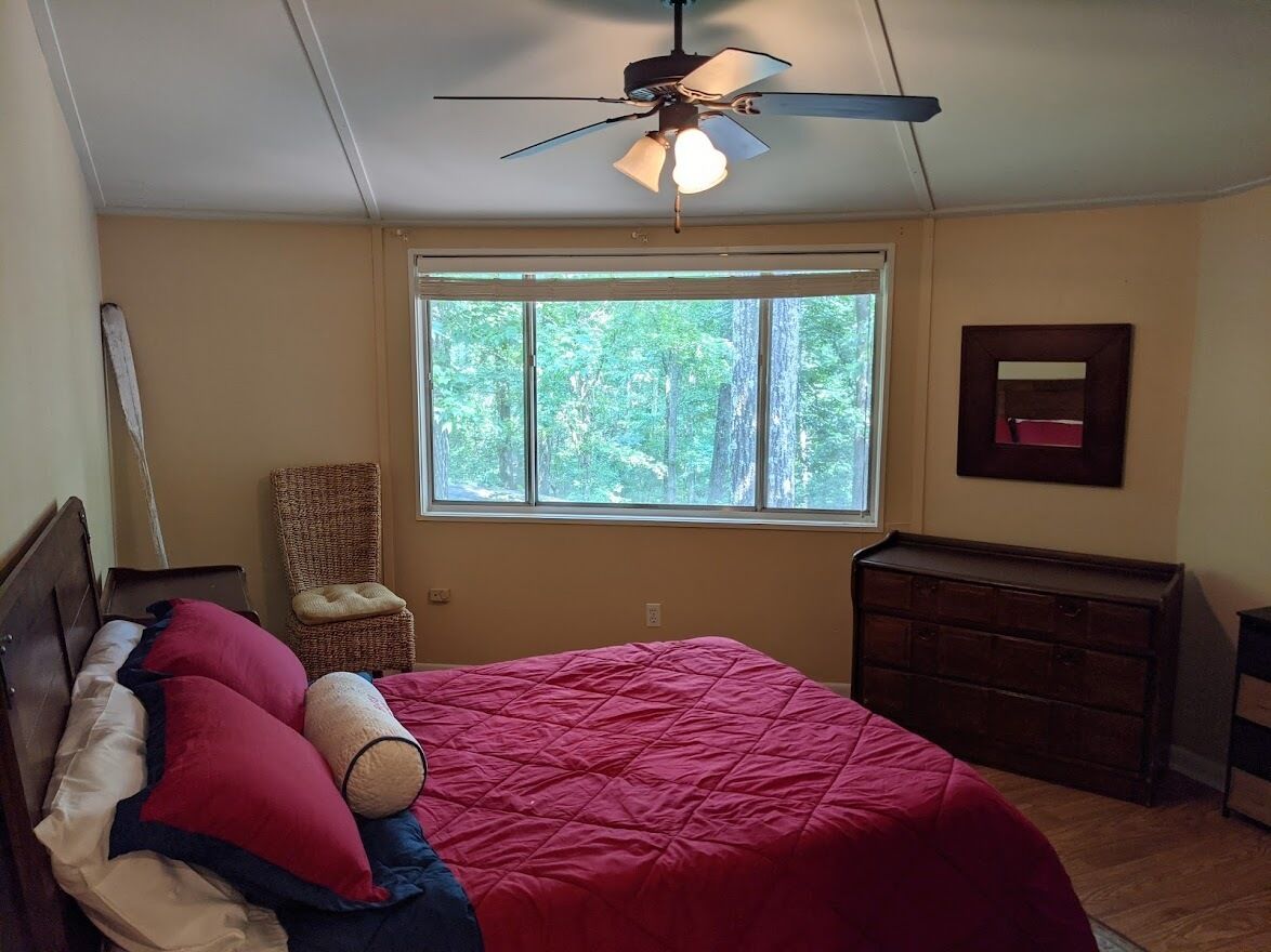 DOUBLE DECKER CONDO! LARGE GROUPS! NEXT TO CAMPUS!