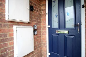 Exterior detail - Modern and Bright One bed flat (Dagenham)