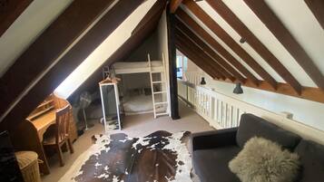 7 bedrooms, desk, iron/ironing board, free WiFi