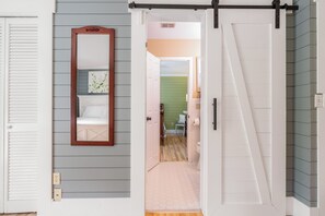 5 bedrooms, iron/ironing board, free WiFi, bed sheets - Golf cart, bikes, PING PONG, corn hole @ Big Kahuna, pets ok, across from beach  (Fripp Island)