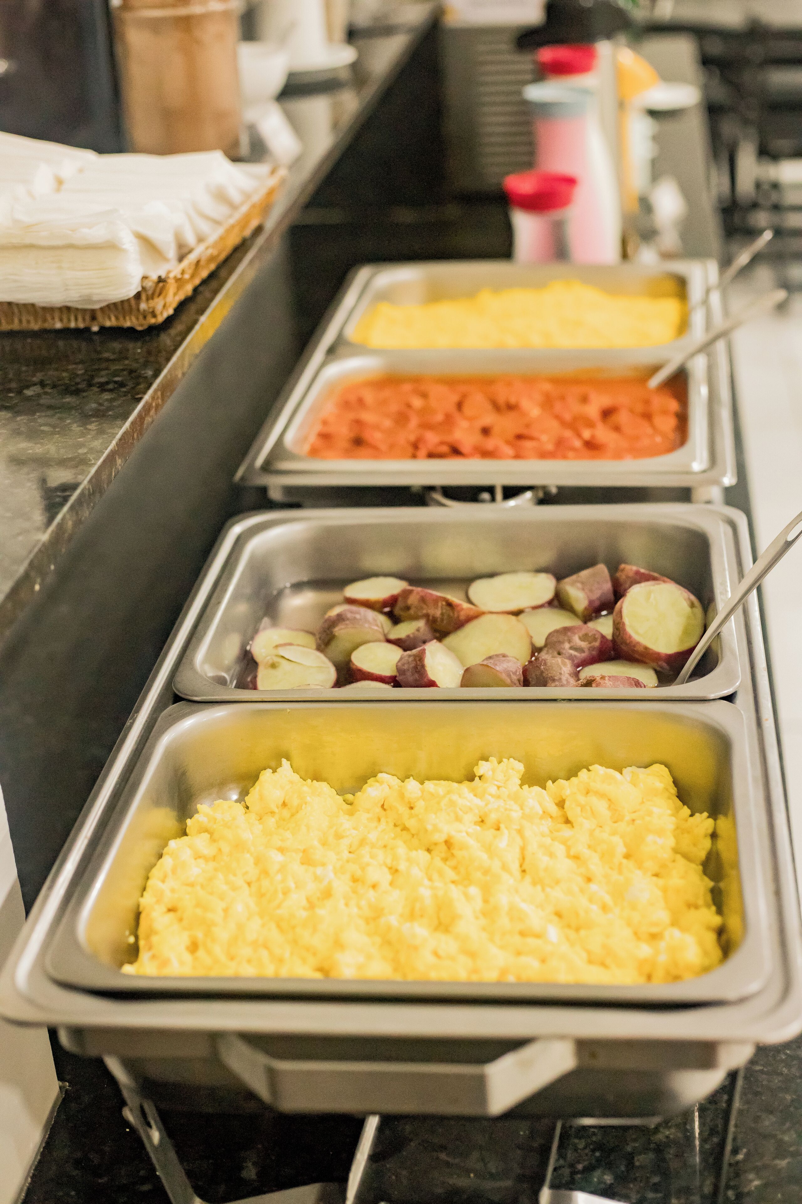 Café da manhã com buffet grátis todos os dias