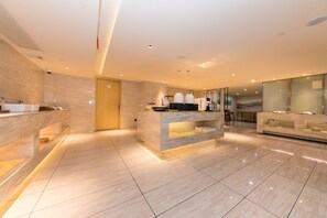 A modern hotel lobby with a marble floor, a reception desk, and a seating area. - JI Hotel Shanghai Jinqiao International Comme (Shanghai)