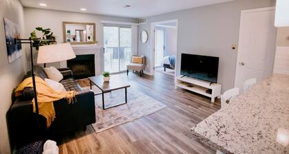 Modern, Bright Retreat for Couples and Business Travel - King Bed