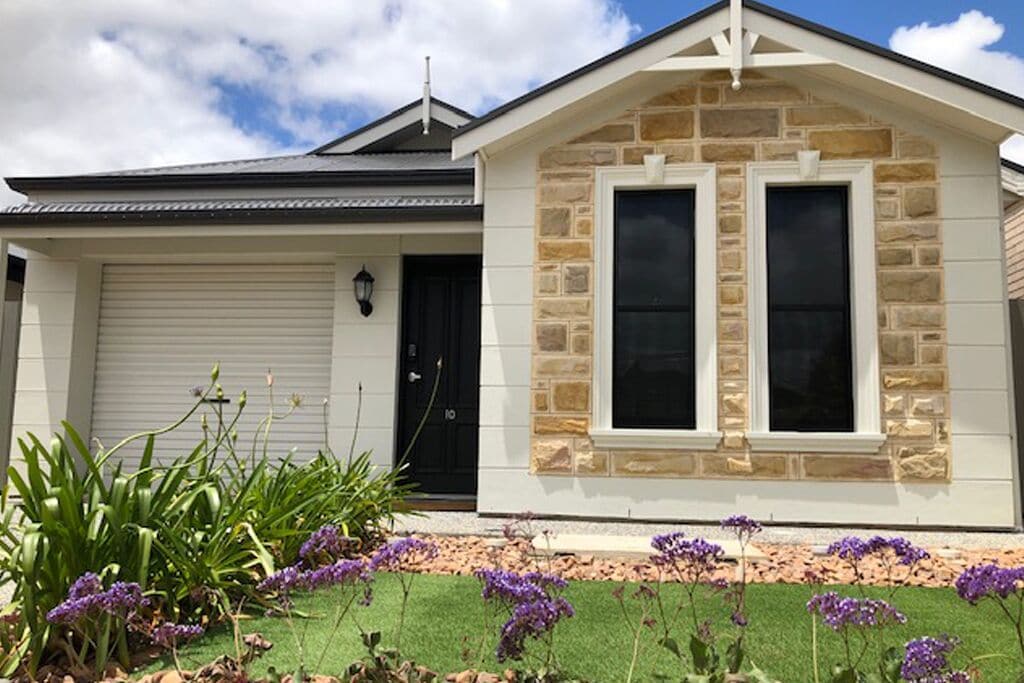 *NEW* Luxe Getaway * 2 minute walk to town centre!