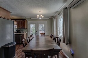 Dining - Spacious 4BR Home with Game Room (Rapid City)