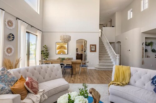 Stylish San Diego Oasis with Jacuzzi, Pool, Firepit and Close to Great Trails