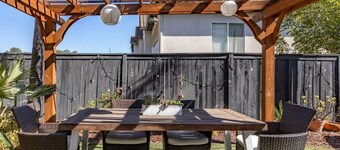 Stylish San Diego Oasis with Jacuzzi, Pool, Firepit and Close to Great Trails