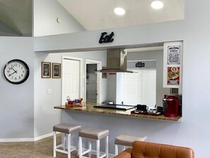 Fridge, microwave, oven, stovetop - Fully renovated home in Lake Mary (Lake Mary)