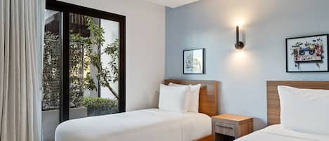 Habitación estándar, 2 camas individuales (Roll-In Shower) | 1 habitación, camas con pillow-top y caja de seguridad en la habitación