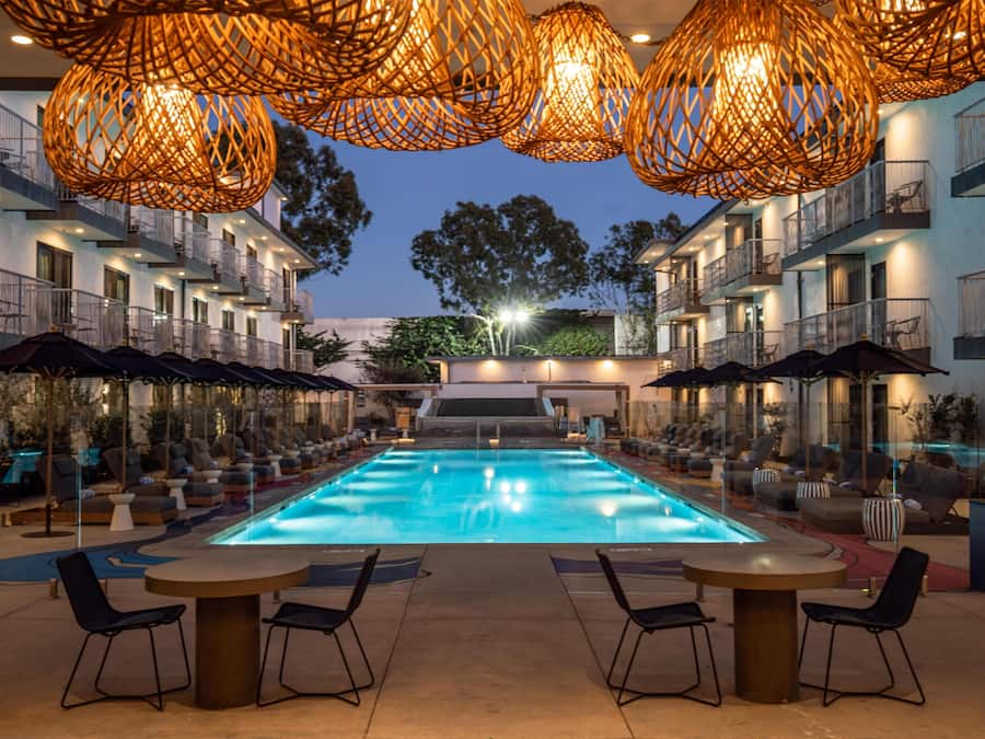 Kolam renang terbuka