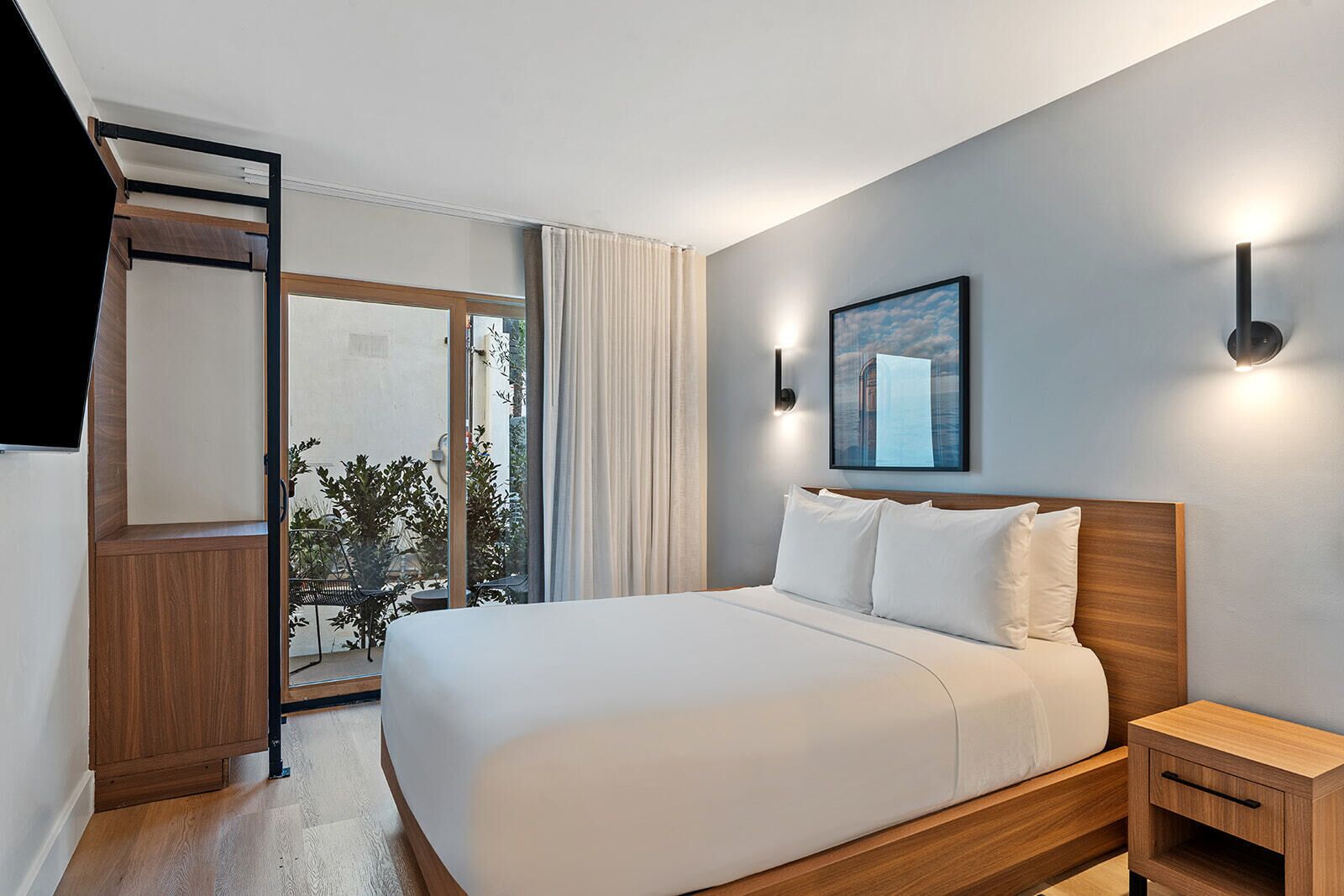 Room, 1 Double Bed, Balcony (Mobility, Roll-In Shower) | 1 bedroom, pillowtop beds, in-room safe, individually decorated